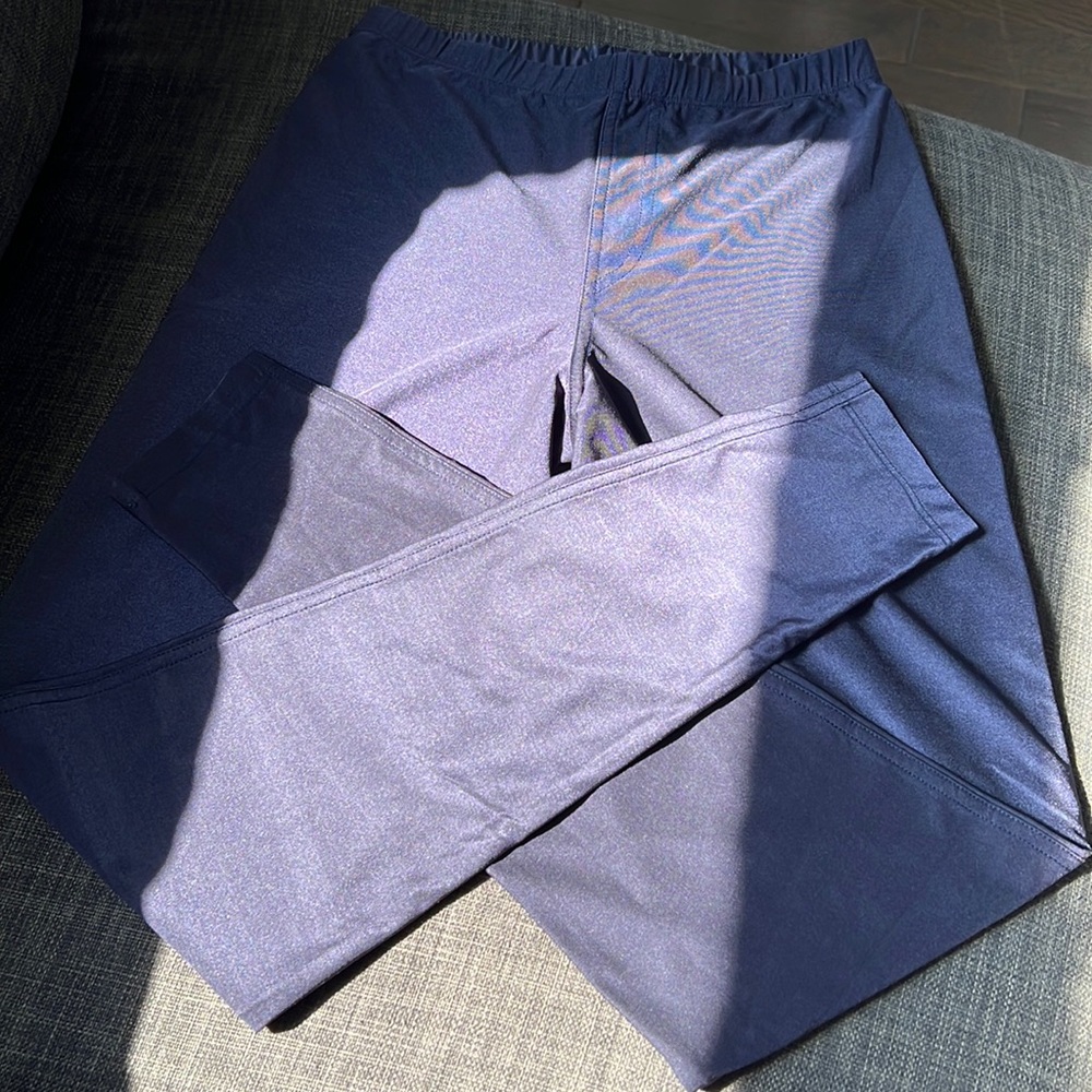 Cherilon legging in navy color size Small (US)